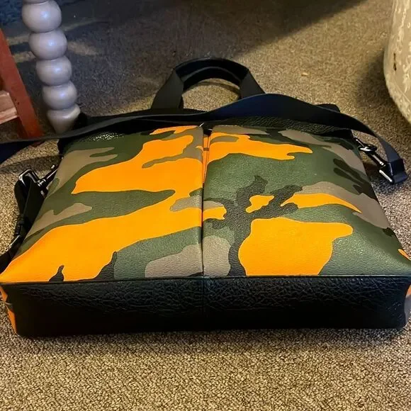 Large Coach in Camouflage ShoulderBag - Picture 13 of 15